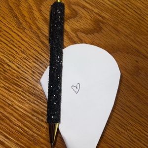 Saks fifth Avenue glittery pen! New without box / tags